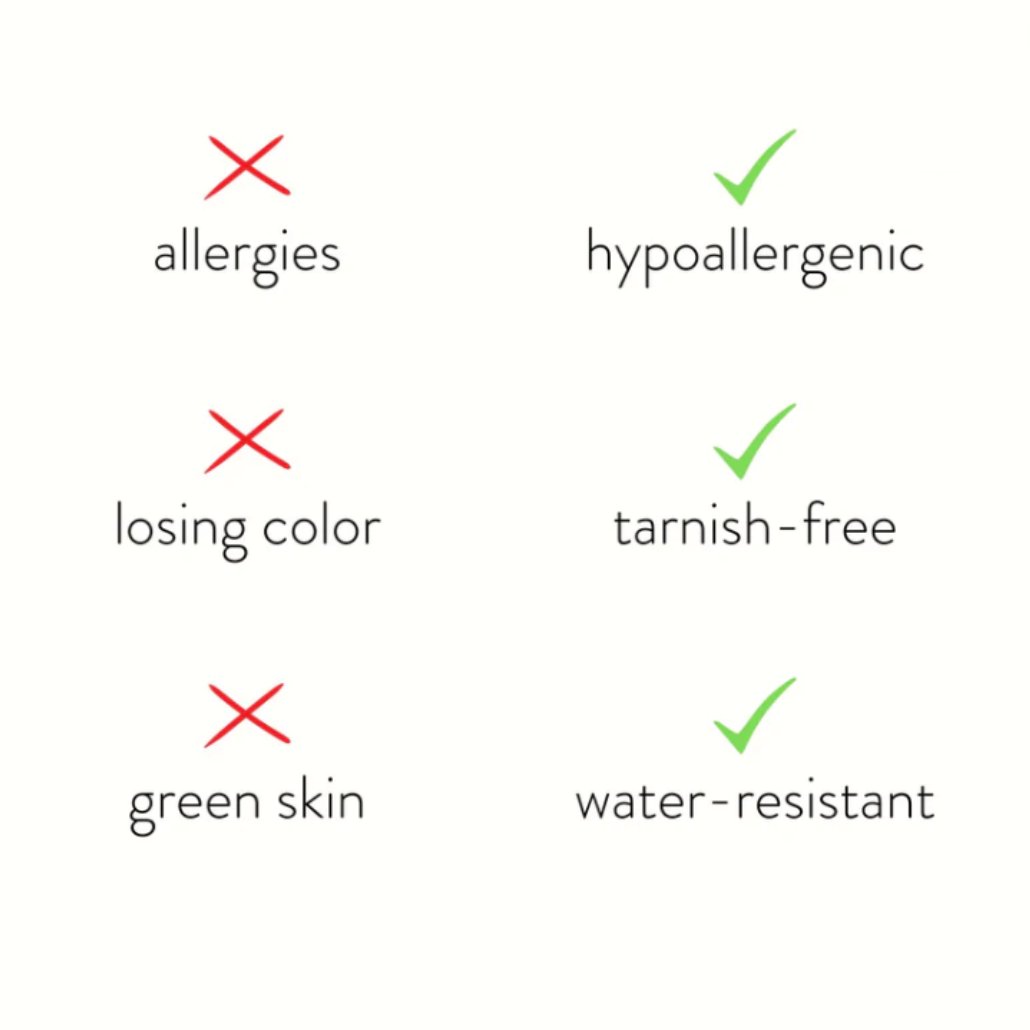 Alice Carré Gold Earrings